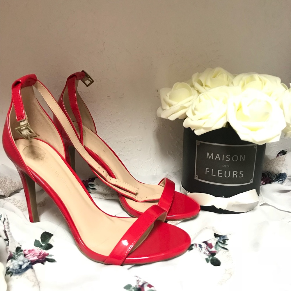 Red heels - Picture 2 of 3